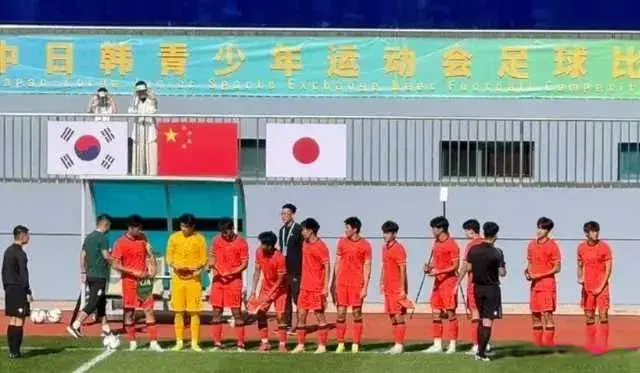 鑫月配 7-0，3-0！中午12点，中国男足大胜日本，全场压着踢，两战轰10球
