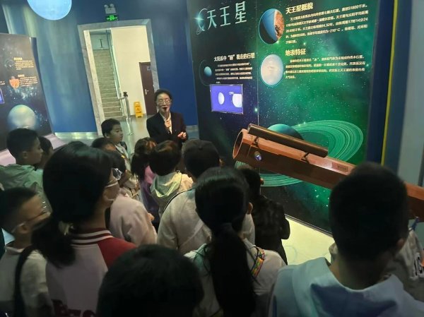 长江云配 青海海西州总工会举办职工子女天文研学活动